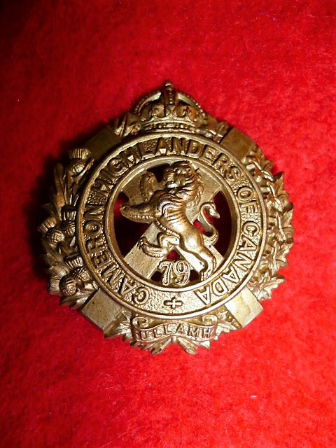 MM224 - 79th Cameron Highlanders Brass Voided Collar Badge, c. 1910   